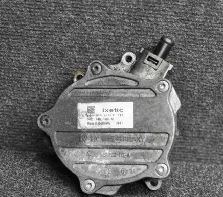 Audi A5 8T 8F Vacuum pump 06E145100M