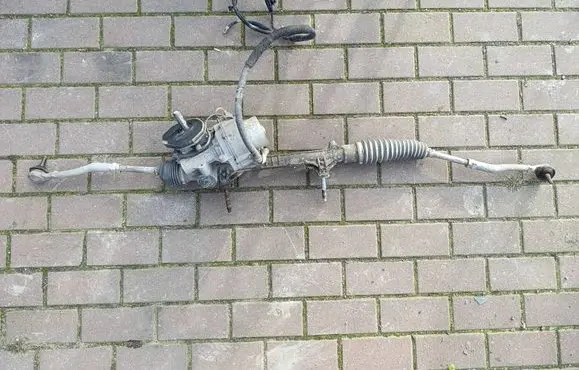 Peugeot 301 Power steering pump 6700003502