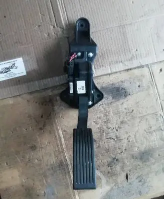 Hyundai Santa Fe Accelerator throttle pedal 327262B100