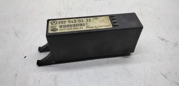 Mercedes-Benz C W202 Light module LCM 2025420232