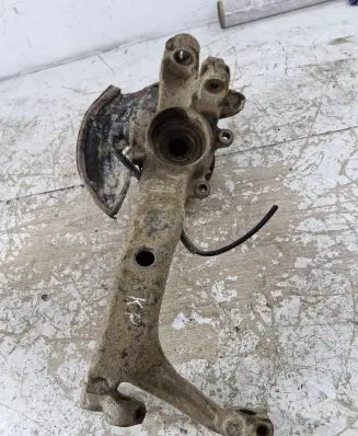 Volkswagen PASSAT B5 Front wheel hub