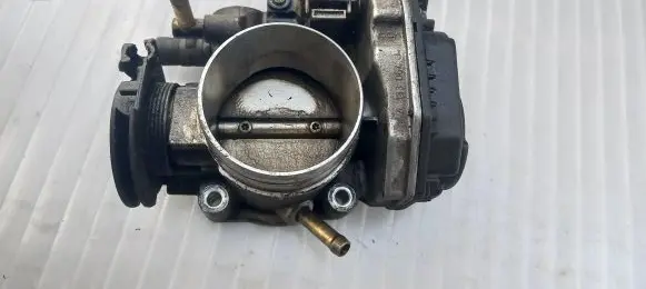 Volkswagen Golf III Throttle valve