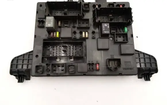 Opel Astra J Relay mounting block 13343950 365927271 1110078AC