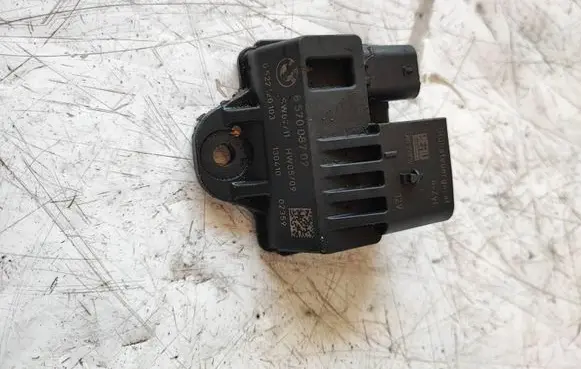 BMW 5 F10 F11 Glow plug pre-heat relay 8570087