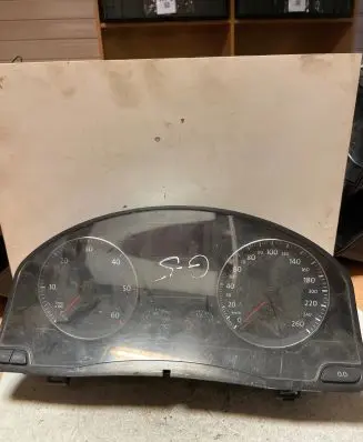 Volkswagen Golf V Speedometer (instrument cluster) 1K0920851B V0020000 VWZ7Z0D0251163