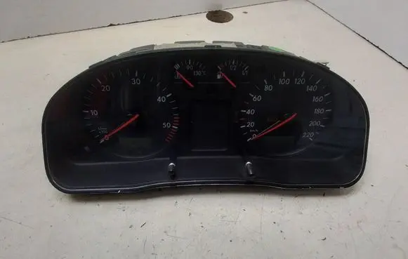 Volkswagen PASSAT B5 Speedometer (instrument cluster) 110008794 3B0919881P