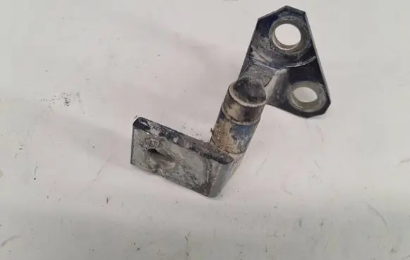 Volkswagen PASSAT B6 Rear door upper hinge