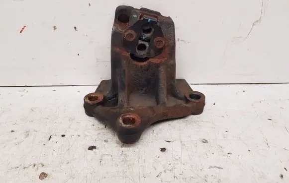 Hyundai ix35 Gearbox mounting bracket