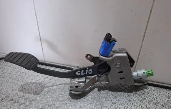 Renault Clio IV Clutch pedal 