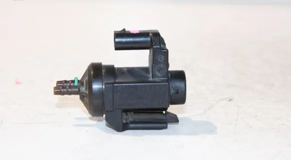 BMW 2 F46 Vacuum valve 8570591