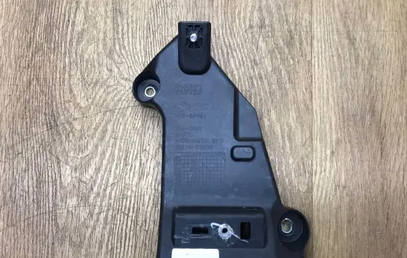 Hyundai Tucson TL Accelerator throttle pedal bracket 32728D3900