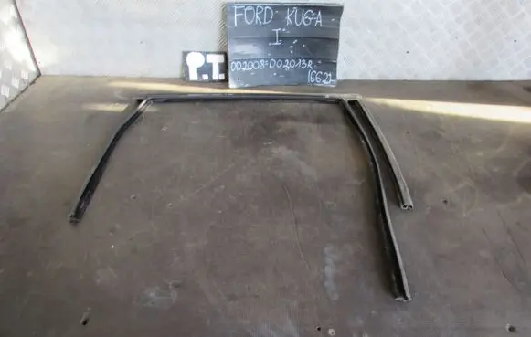 Ford Kuga I Rubber seal loading door S25824A