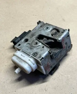 Audi A4 S4 B5 8D Front door lock 8D1837016A 880810004A