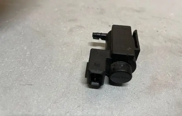 BMW 5 E60 E61 Turbo solenoid valve 1742712