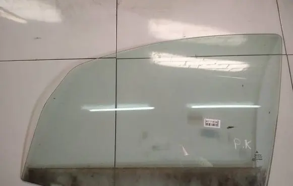Mitsubishi Colt Front door window glass four-door AS2