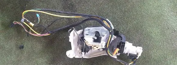 Mercedes-Benz S W220 Front door lock 2205408908 2207200835