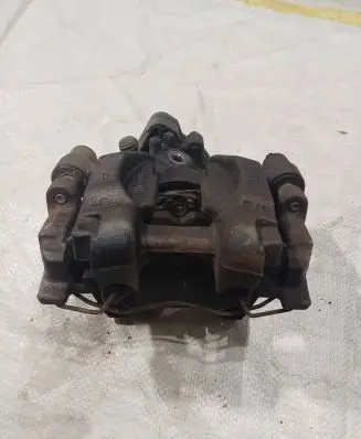 Volkswagen PASSAT B8 Rear brake caliper 3q0615406