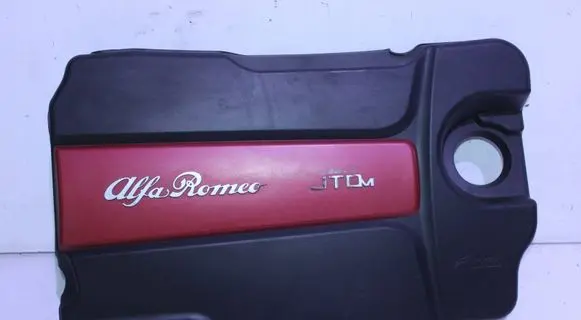 Alfa Romeo Mito Engine cover (trim)