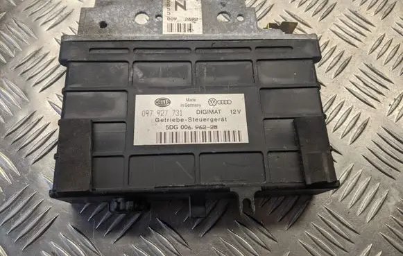 Audi A6 S6 C4 4A Gearbox control unit/module 5DG00696228 097927731
