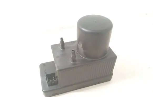 Mercedes-Benz E W211 Central locking vacuum pump 2038000048