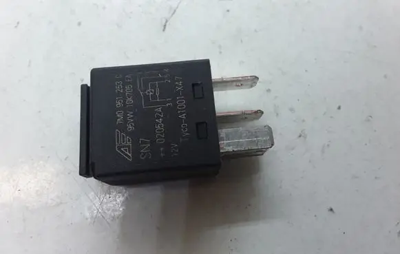 Volkswagen PASSAT B6 Other relay 7M0951253C PA66GF25