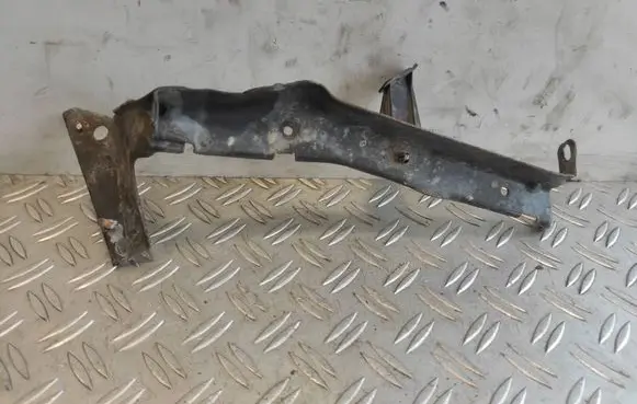 Audi A4 S4 B8 8K Fender mounting bracket