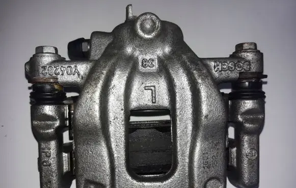Honda CR-V Rear brake caliper