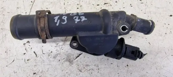 Volkswagen PASSAT B6 Engine coolant pipe/hose 03G121132B