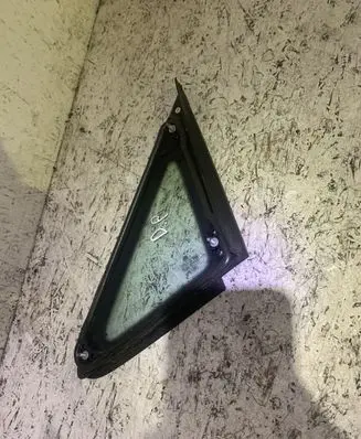 Volkswagen Touran I Front door vent window glass four-door 