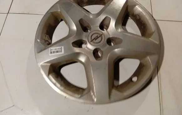 Opel Astra H R16 wheel hub/cap/trim 132405430