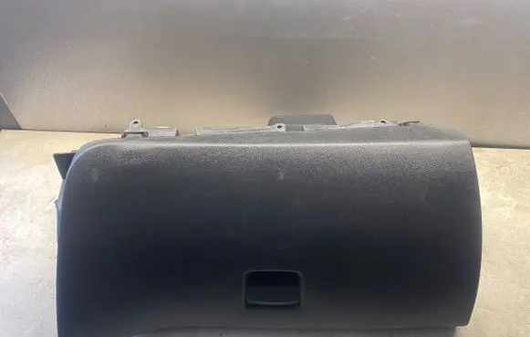 Glove box