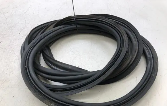 Fiat 500L Trunk rubber seal (body) 