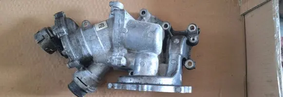 Thermostat/thermostat housing