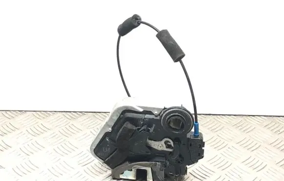 Lexus IS 220D-250-350 Rear door lock A046693 6K0117