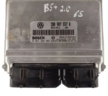 Volkswagen PASSAT B5.5 Engine control unit/module 3B0907557R 0261208003 1039S00000