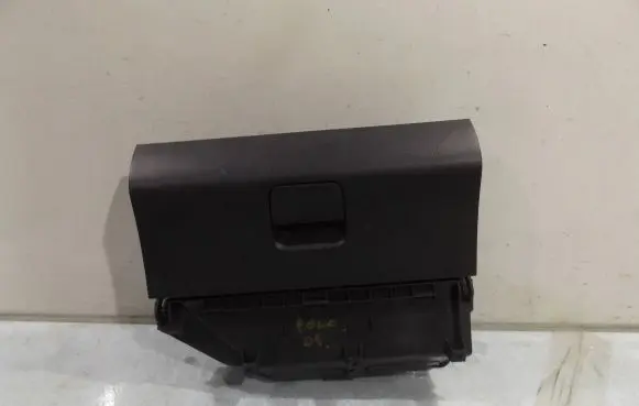 Volkswagen Polo Glove box