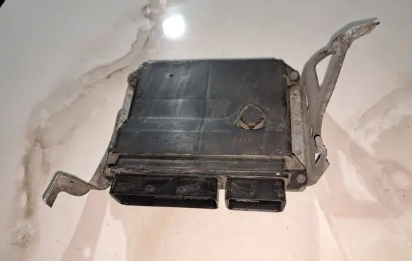 Toyota Avensis T270 Engine control unit/module 8966105D10 0J09019968 MB2759000161