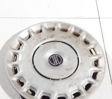 Volvo V50 R15 wheel hub/cap/trim 30615582