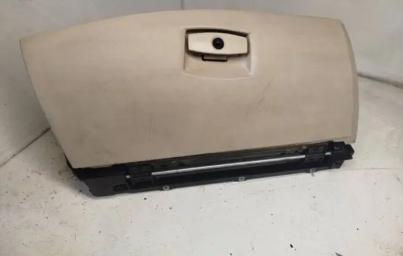 Glove box