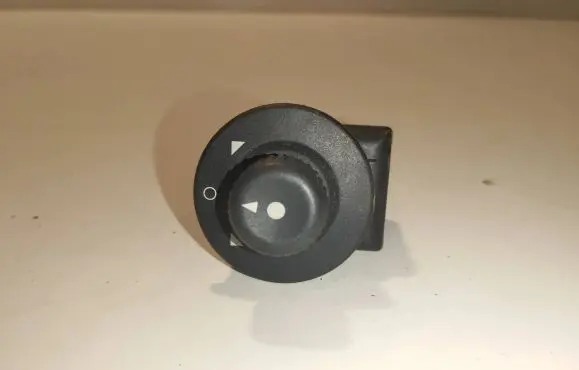 Citroen Xsara Picasso Wing mirror switch 185526
