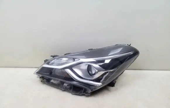 Toyota Yaris Headlight/headlamp