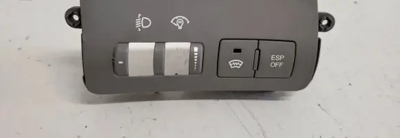 KIA Sorento Windscreen/window heater switch 621W05010