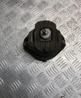 Engine mount bracket