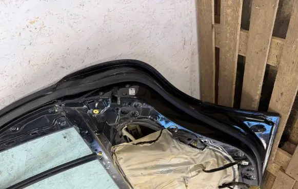 KIA Opirus Rear door