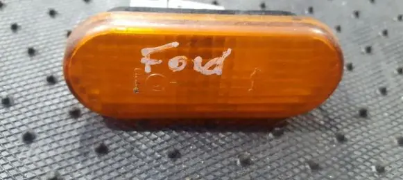 Front fender indicator light