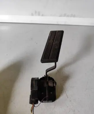 Chrysler Voyager Accelerator throttle pedal 04612742 F8B25AA41089
