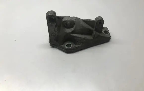 BMW X5 E70 Engine mounting bracket 7805421 13517805421
