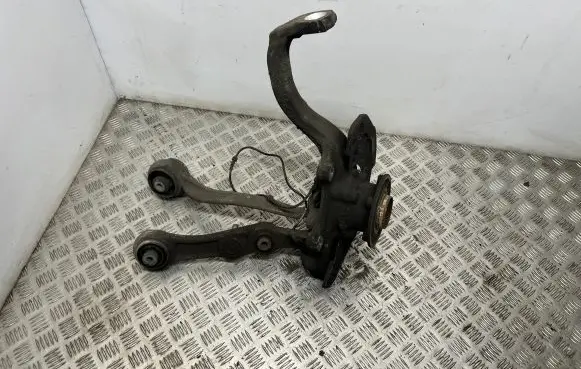 Front wheel hub spindle knuckle