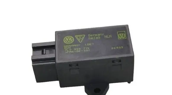 Volkswagen Touran I Seat heating relay 7L0959772 22503 PA6GK300