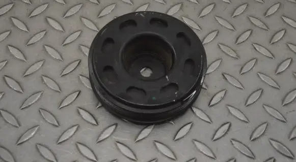 Volkswagen Golf VII Crankshaft pulley 04C105243B